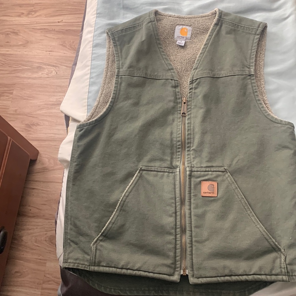 Carhartt olive best. Fleece lined, Men’s size small.
